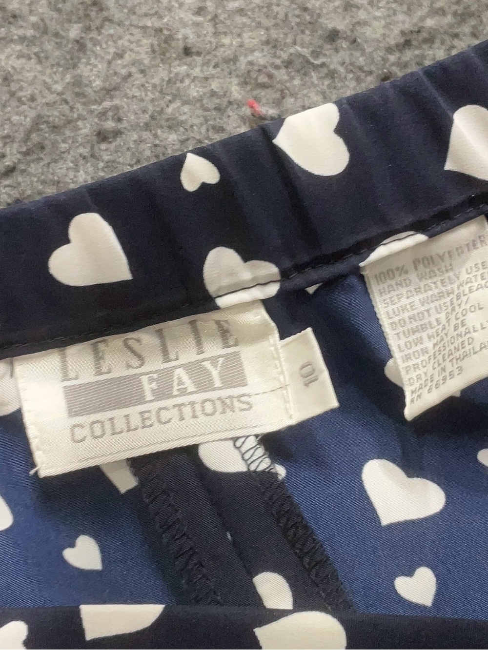 Vintage 90s Leslie Fay Silky Navy Midi Pencil Skirt with White Heart Print - Picture 3 of 3